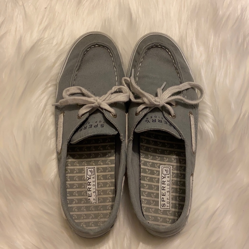 Women’s gray Sperry tennis shoes, size 7.